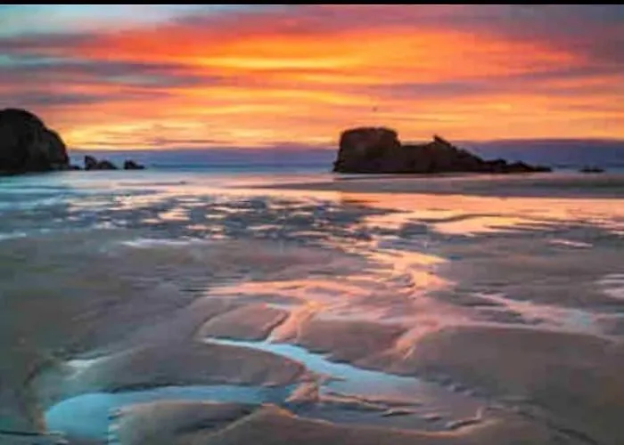 Romantic Hideaway, Seconds Away From Perran Beach